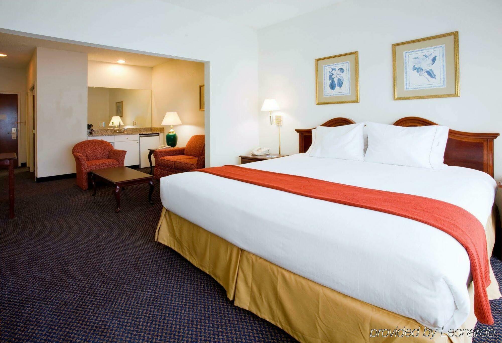 Holiday Inn Express Hillsborough-Durham Area By Ihg Exterior foto